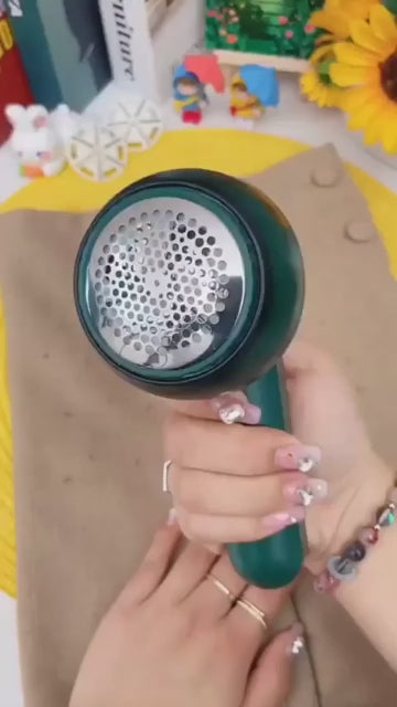 Portable Lint Remover for clothes, fabric, and upholstery – easy cleaning for a fresh look
